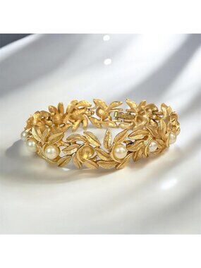 Vintage Avon Gold-Tone Leaf Bracelet With Faux Pearls  Floral Design READ